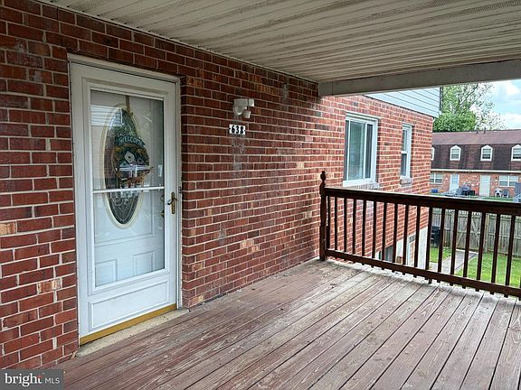 3rd image of 638 Kingston Rd