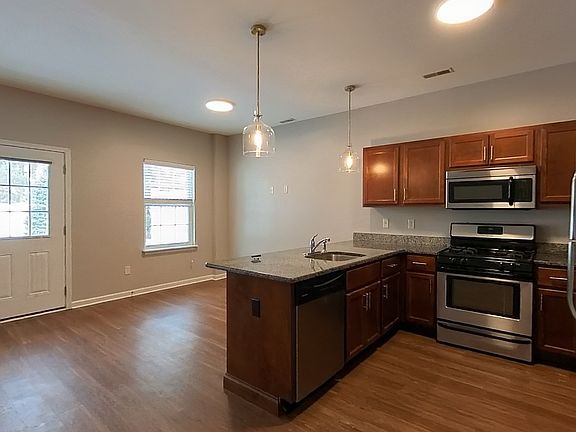 3rd image of 20 Hunt Club Cir #30D