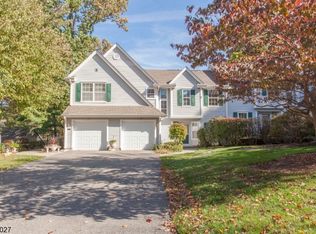 902 Chatfield Dr #902, Pompton Plains, NJ 07444