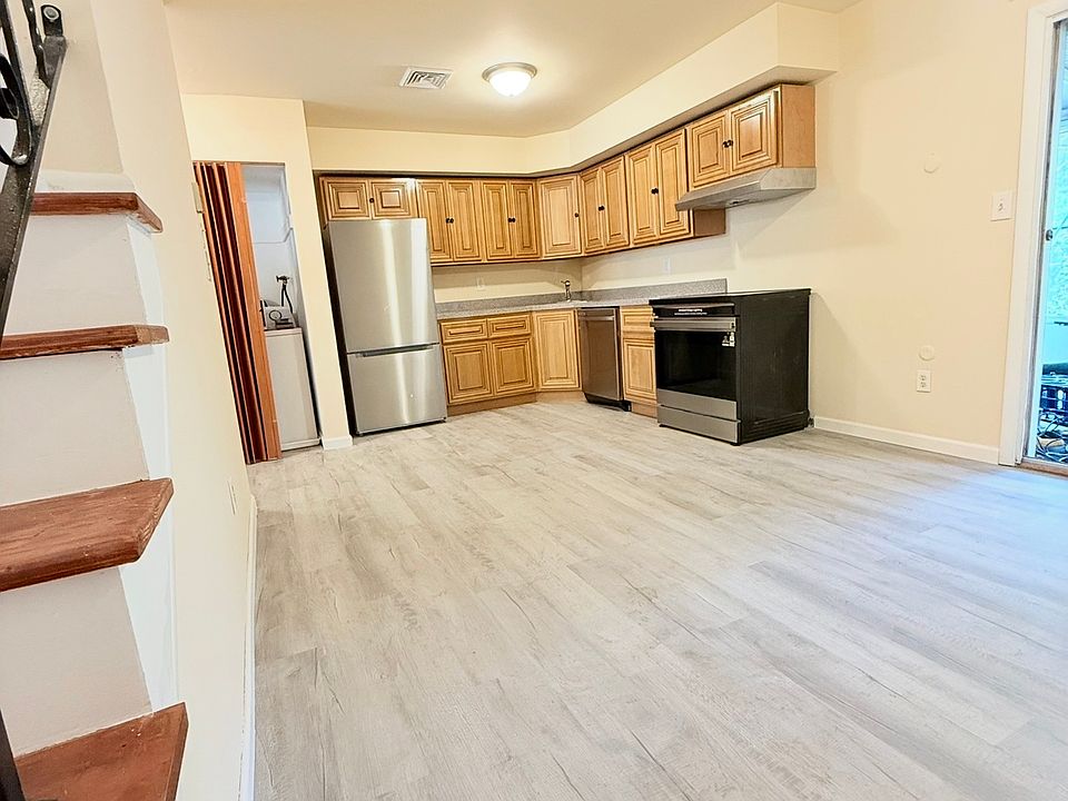 1st image of 7 Sovereign Rd