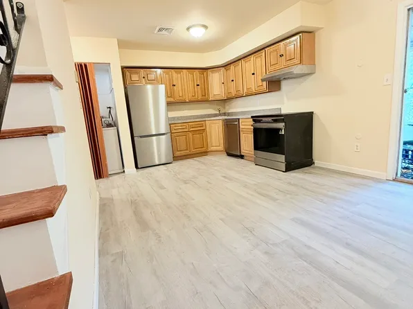 7 Sovereign Rd, Barnegat, NJ 08005
