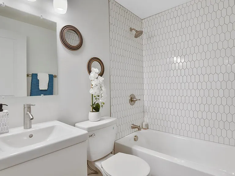 4729 Meade St — Photo 2