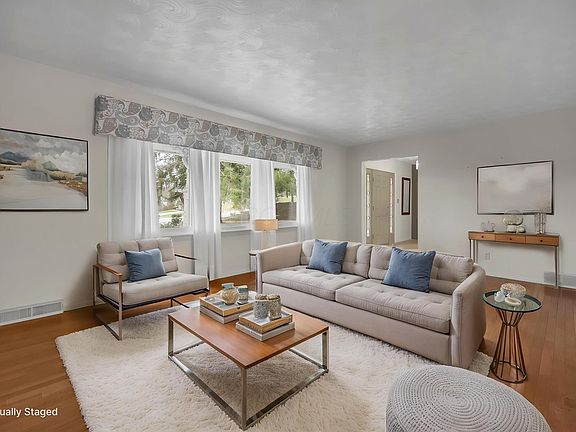 5th image of 1871 Blue Jay Rd