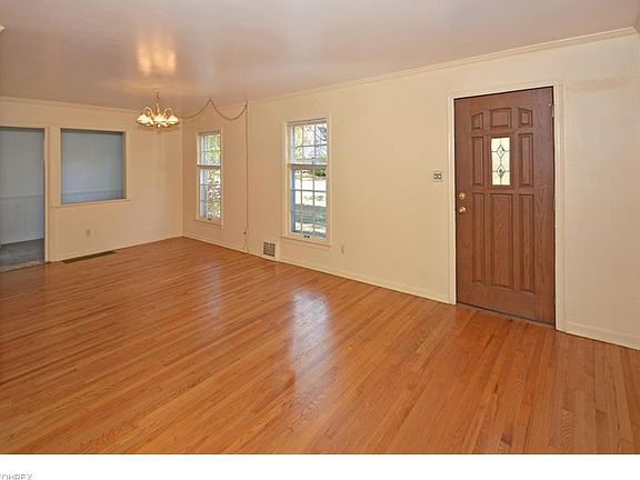 3rd image of 2043 Lakeview Ave