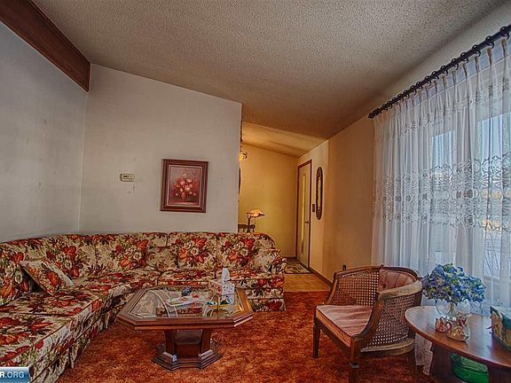 5th image of 8398 Tamarack Dr