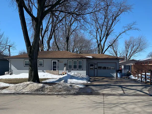 1809 Mulberry St, Yankton, SD 57078