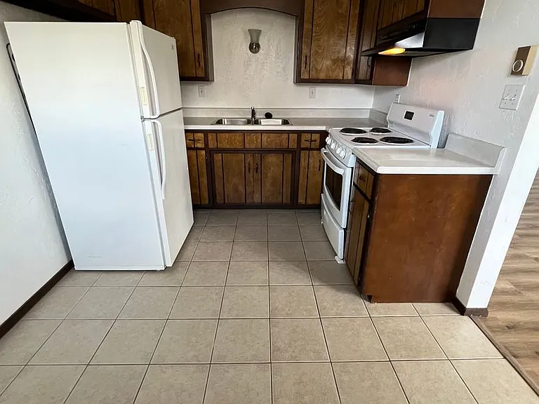 2445 Woodale Ave — Photo 9