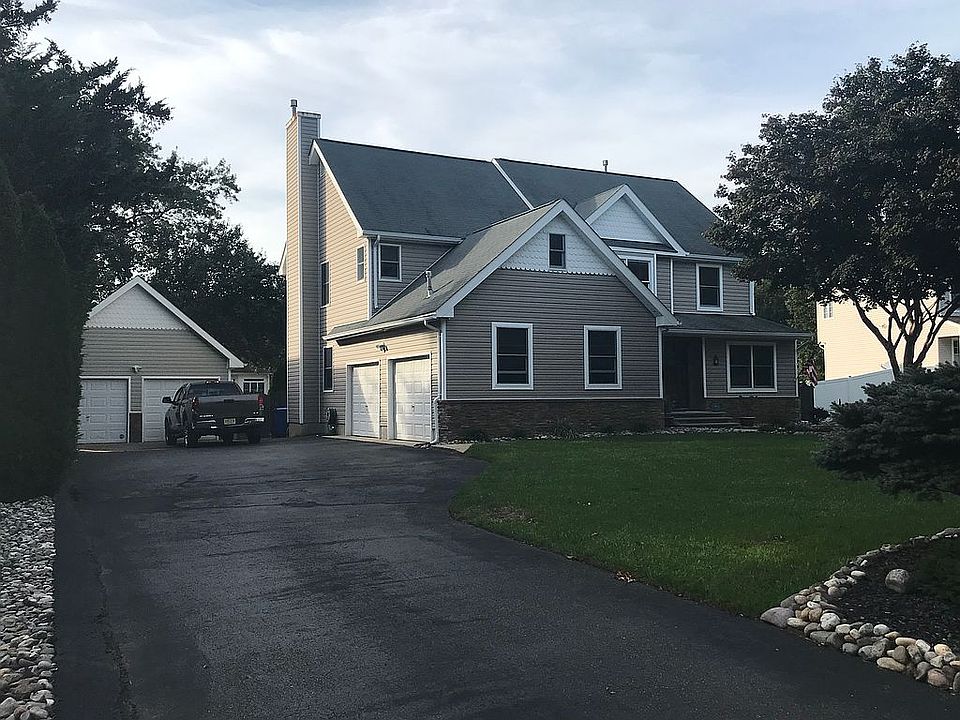 2nd image of 5 Ridge Ct