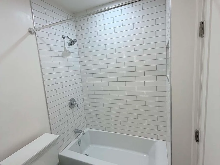 1002 W 21st St — Photo 11