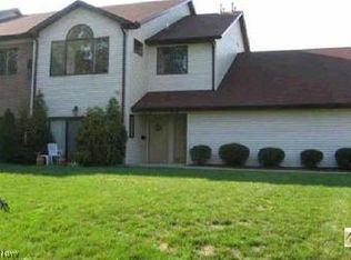 7251 Village Dr, Mentor, OH 44060