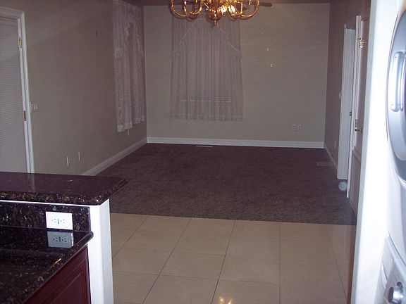 4th image of 276 Huntley Ave