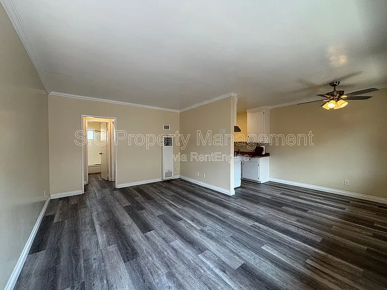 526 E Windsor Rd #15 — Photo 2