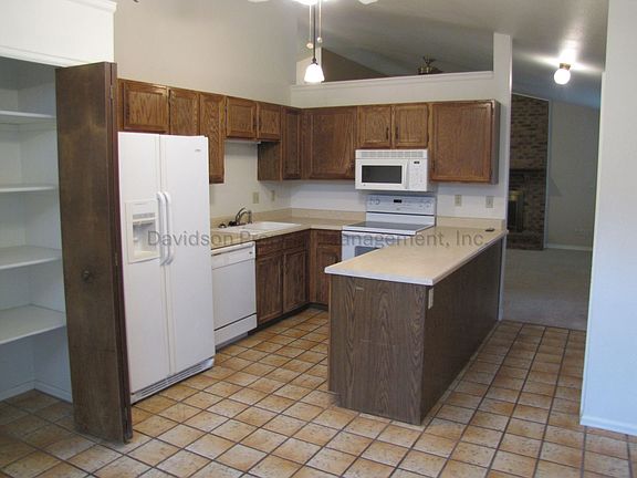 4th image of 3525 Cedarlawn Dr