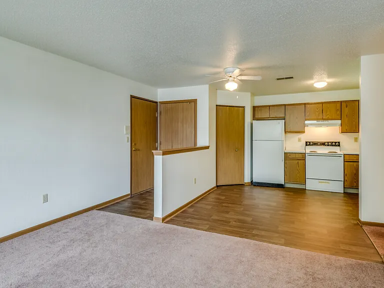 Summerfield Place Apartments — Photo 3