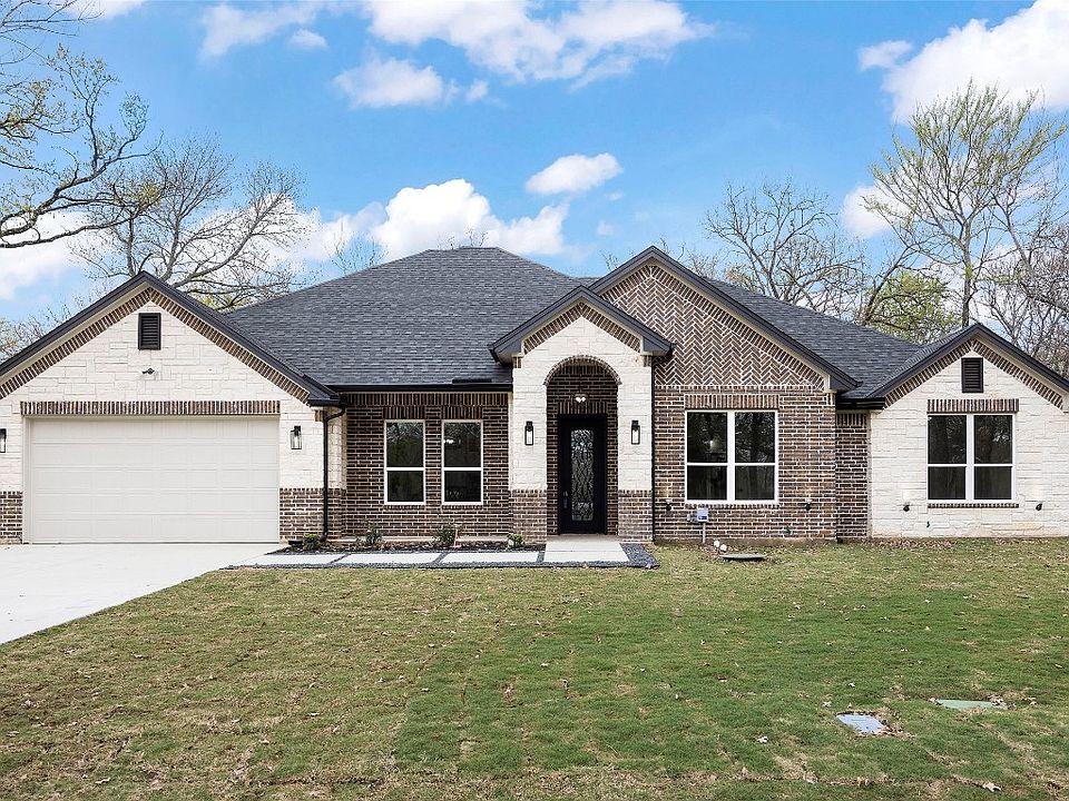 1st image of 105 Blue Heron Way