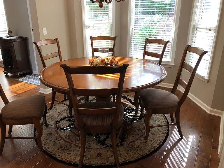 SAMPLE FURNISHINGS in Breakfast Area