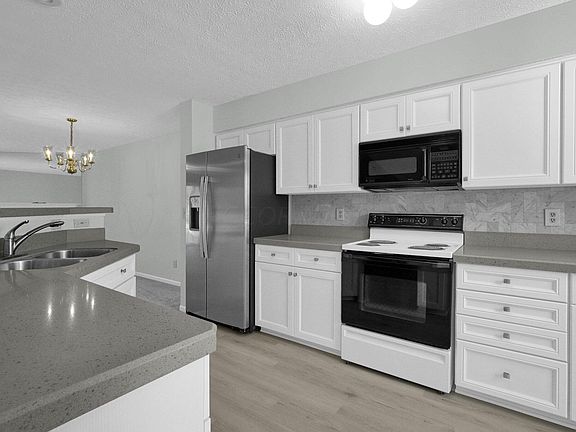 3rd image of 3815 Lakedale Dr