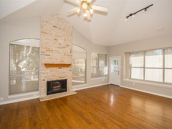 4th image of 971 Lea Meadow Dr