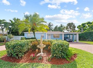 946 Alamanda Rd, West Palm Beach, FL 33405