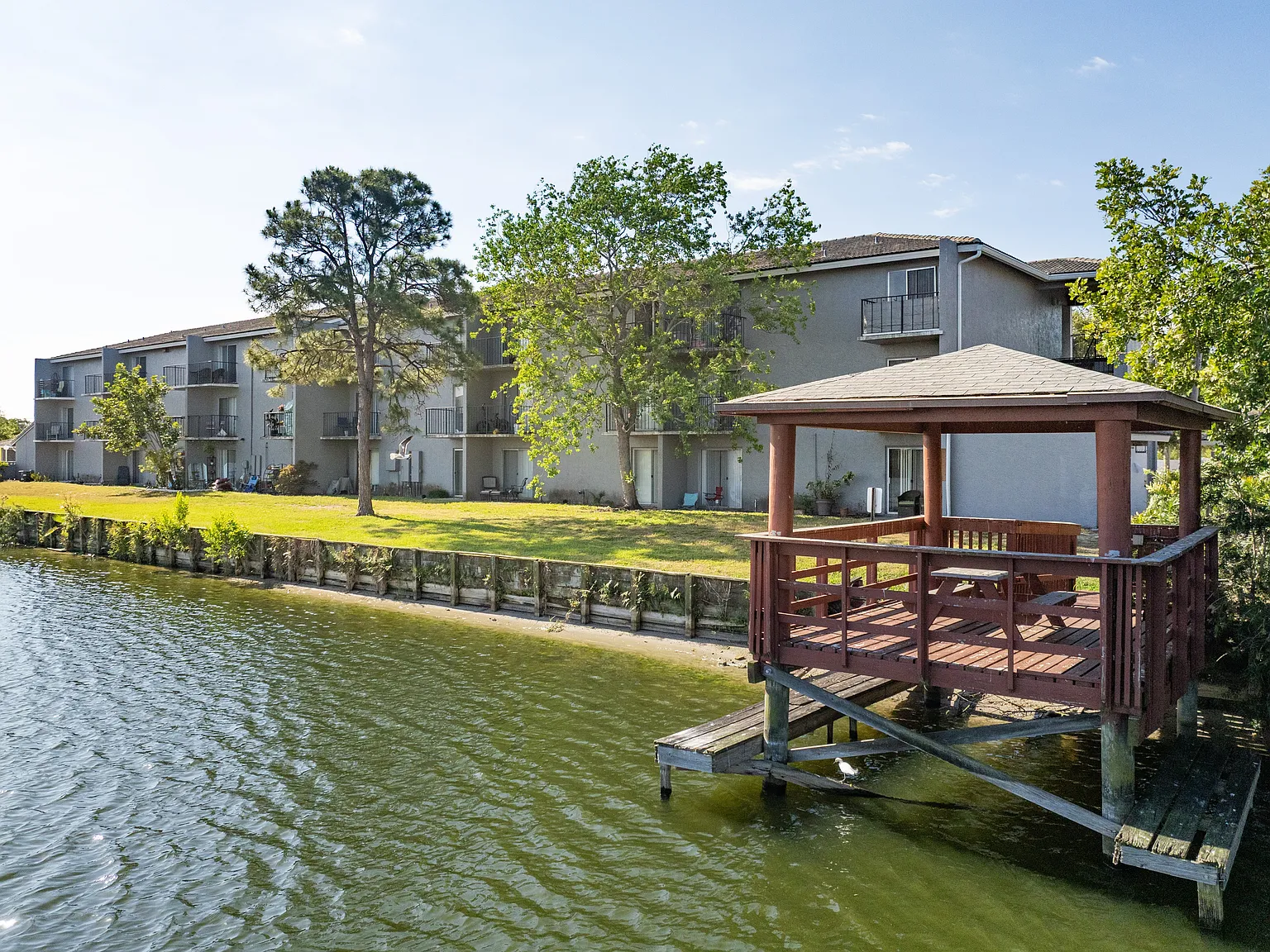 Lakes at Largo Apartments — Photo 3