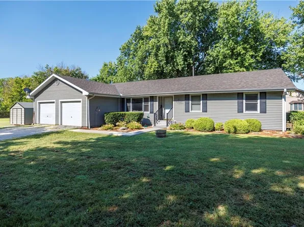 2018 E Madison St, Fredonia, KS 66736