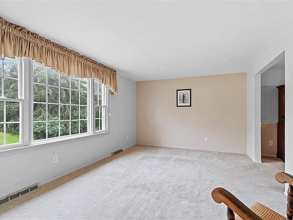 4th image of 1001 Apple Hill Ln