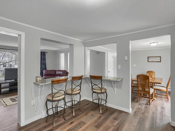 2nd image of 375 Lakeshore Dr S