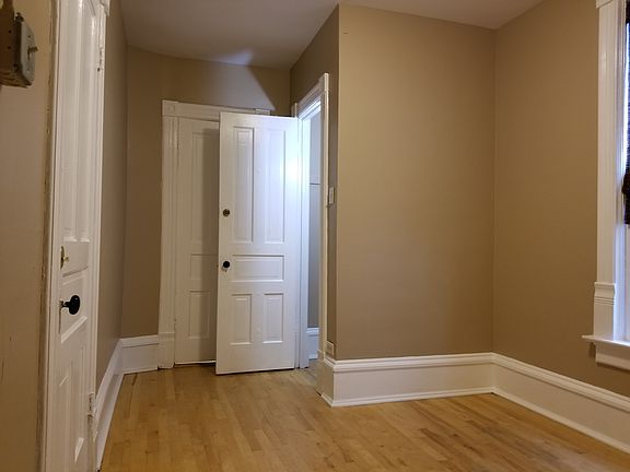 5th image of 2735 N Oakland Ave
