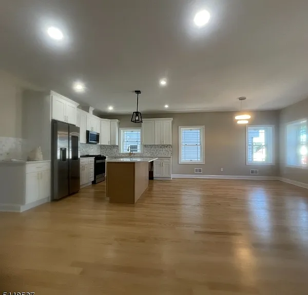 1297 Avy St — Photo 3