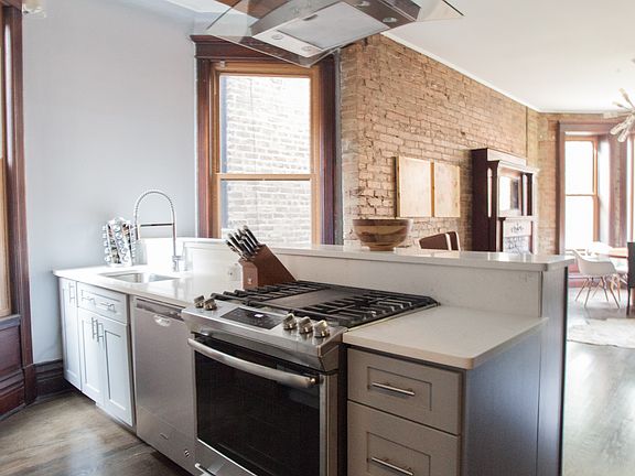 Gourmet kitchen, perfect for entertaining. All equipment you need included.