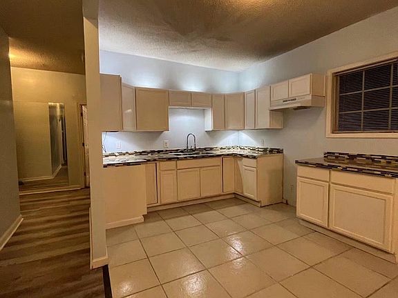 5th image of 3831 Fairmont Ave