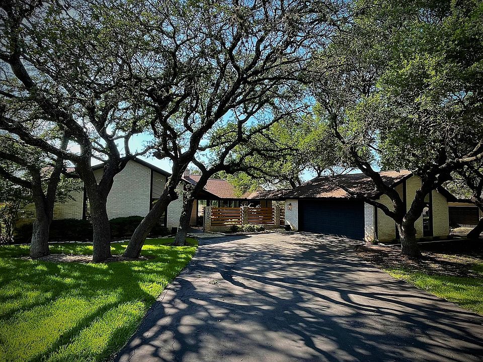 1st image of 105 Palos Verdes Dr