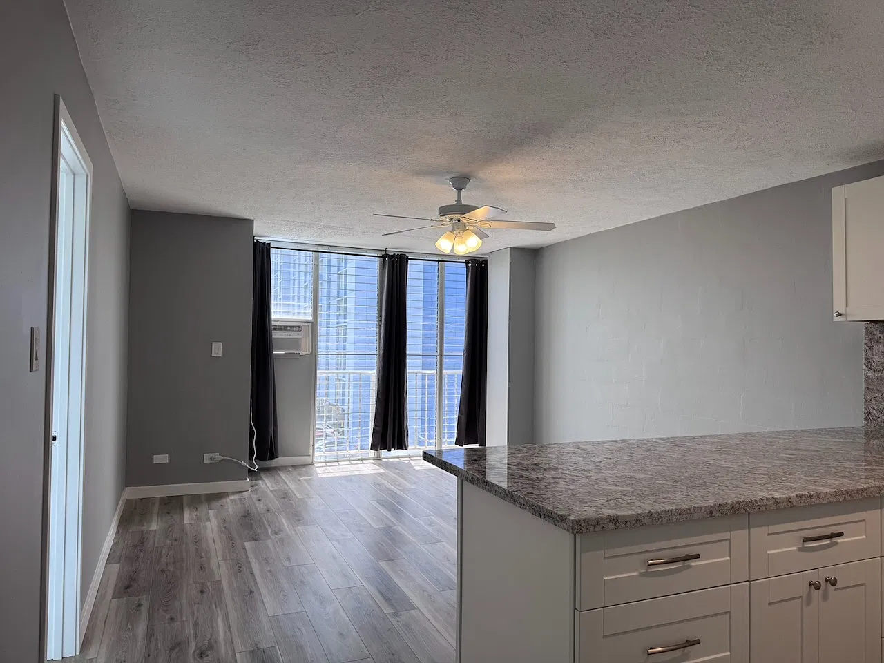Just Renovated 2BR in Salt Lake Move-In Ready — Photo 4