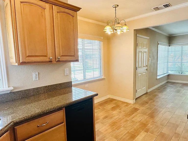 24458 University Ave — Photo 11