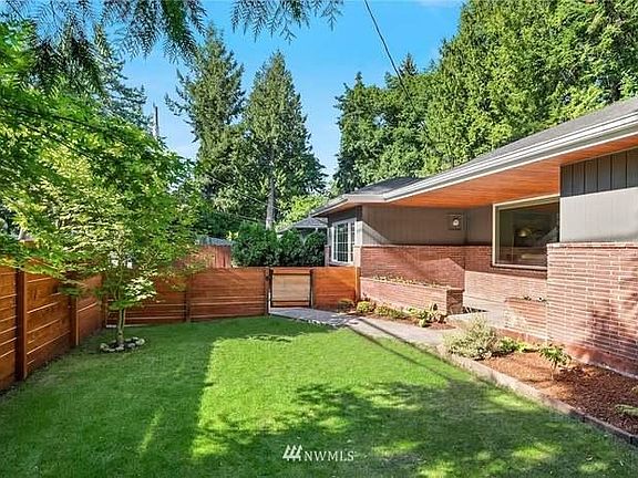 3rd image of 18222 Fremont Ave N