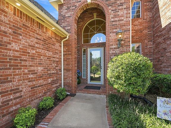 4th image of 2000 E Cambridge Way