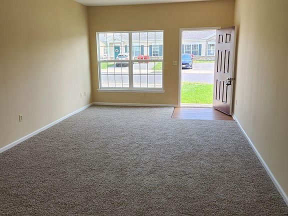 4th image of 1990 Mercer Way