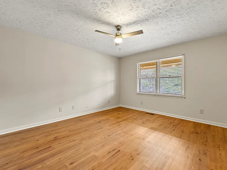 131 McWhirter Pl — Photo 11
