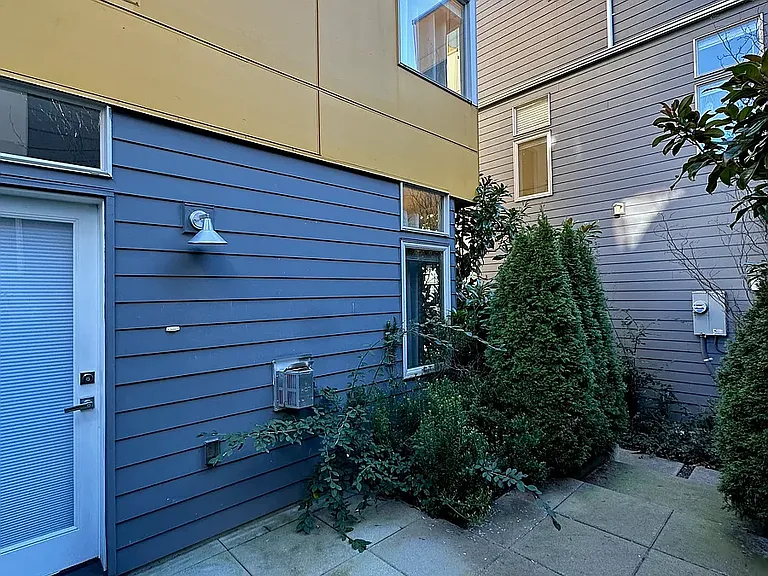 1406 E Spring St — Photo 6