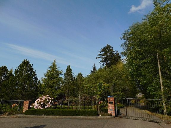 2nd image of 2302 Nanaimo Ct NE