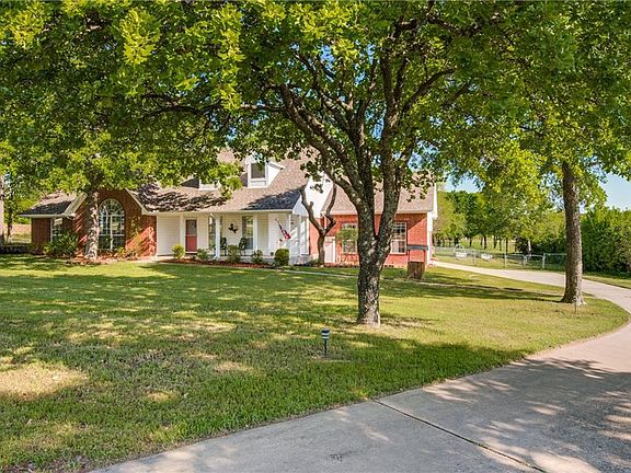 3rd image of 502 Post Oak Dr