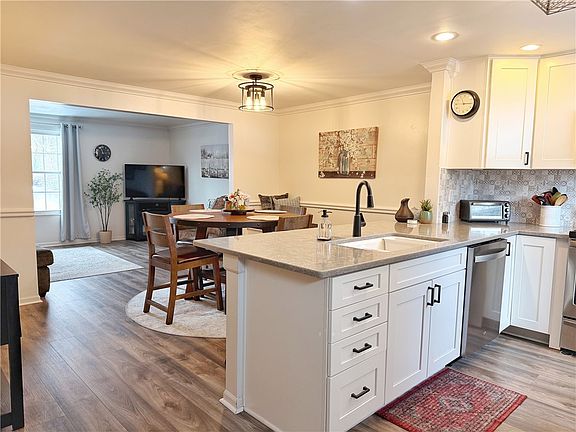 3rd image of 332 Parkwood Dr