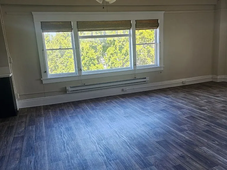 2331 E St — Photo 8