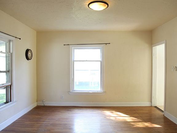 5th image of 303 Denison St