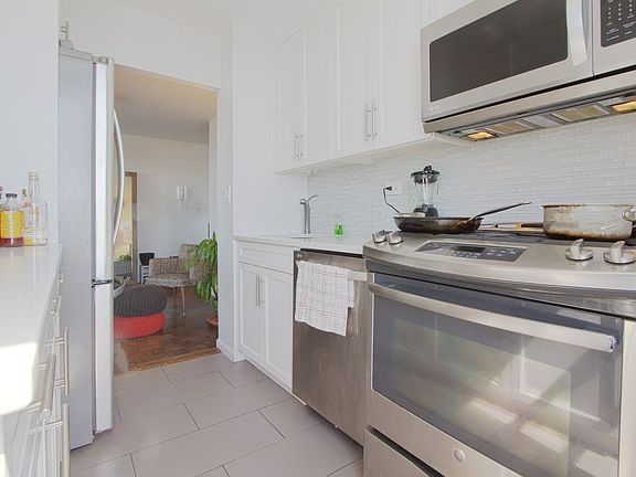 4th image of 201 E 17th St APT 26B