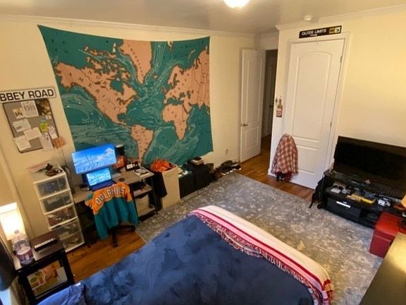 3rd image of 68 E End Ave #3