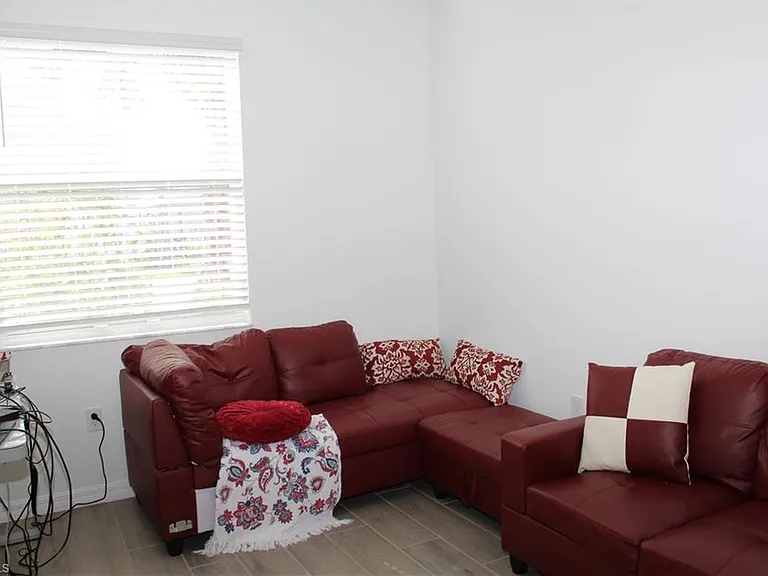 2261 Avocado Ln — Photo 16