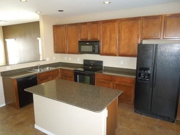 4th image of 10932 W Mariposa Dr
