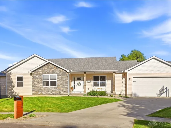 1050 Rose Petal Ct, Waynesville, OH 45068