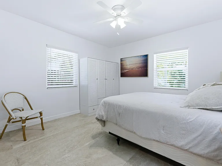 221 Princeton Dr — Photo 15